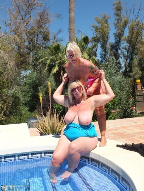 blonde milf huge natural tits pornos photos