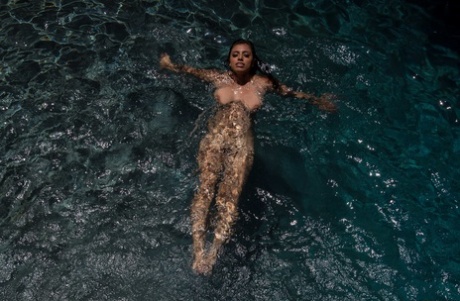 big boobs skinny dipping turns into sexy naked pictures