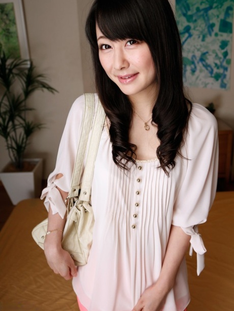 Ayumi Iwasa model high quality picture