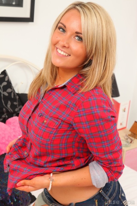 Zoe Alexandra model hd image